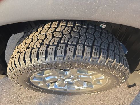 Used 2019 Nissan Titan SV w/ SV Convenience Package AWD/4WD image 26
