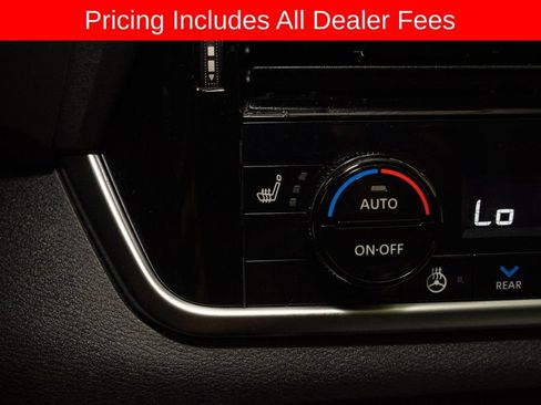 Certified 2024 Nissan Rogue Platinum w/ Platinum Premium Package FWD image 18