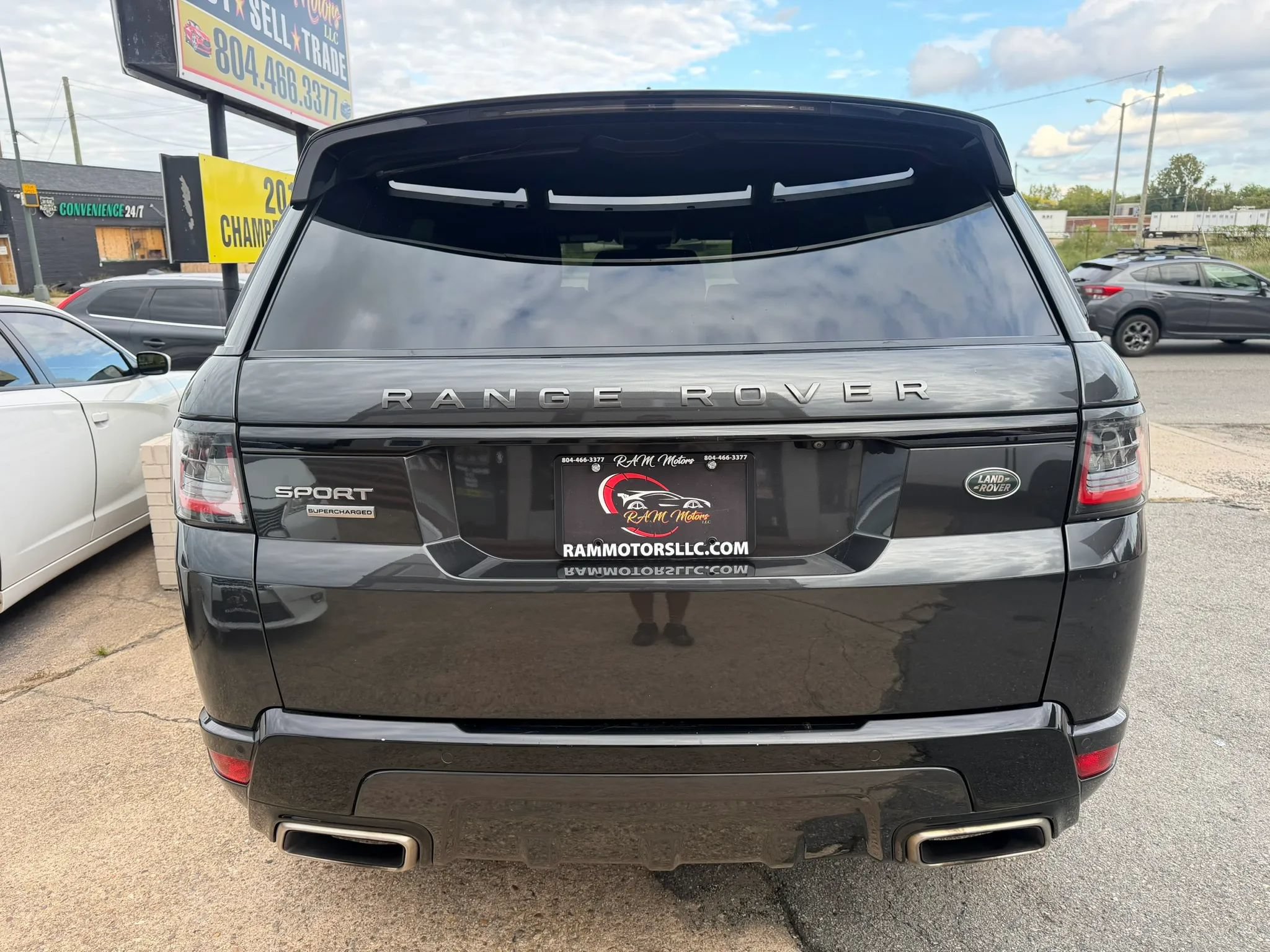 Used 2019 Land Rover Range Rover Sport Supercharged AWD/4WD image 4