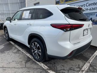 Used 2022 Toyota Highlander XLE video 3