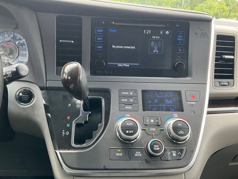 Used 2015 Toyota Sienna XLE AWD/4WD image 18