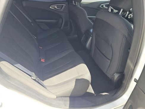 Used 2015 Chrysler 200 Limited w/ Convenience Group FWD image 5