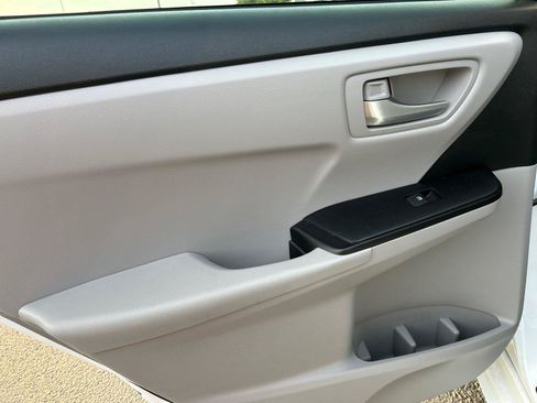 Used 2017 Toyota Camry LE FWD image 33