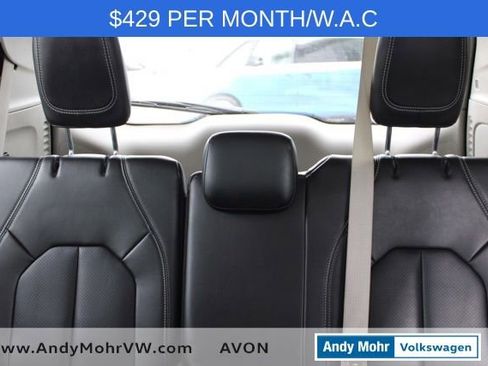 Used 2023 Chrysler Pacifica Touring-L image 27