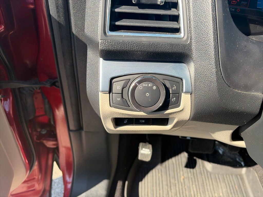 Used 2018 Ford Explorer Limited w/ Equipment Group 301A FWD image 19