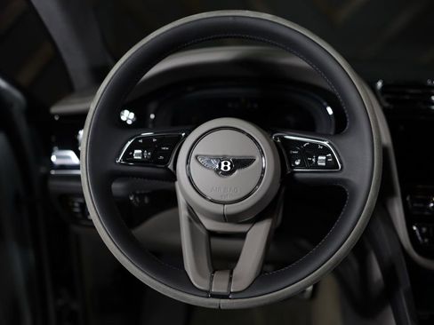Used 2022 Bentley Bentayga image 31