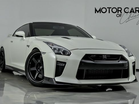 Used 2017 Nissan GT-R Premium AWD/4WD image 1