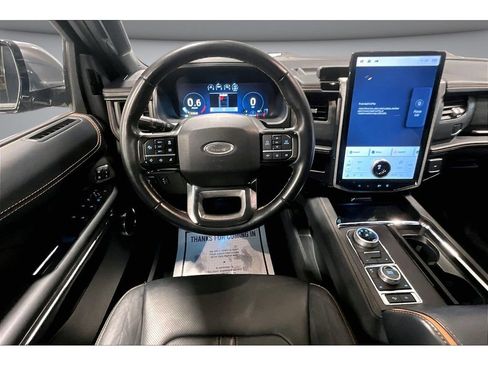Used 2024 Ford Expedition Platinum AWD/4WD image 7
