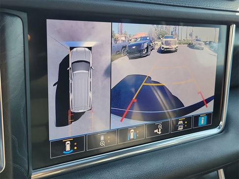 Used 2021 GMC Yukon XL Denali image 15