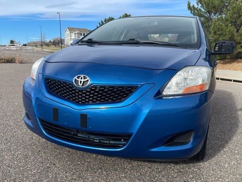 Used 2010 Toyota Yaris L image 2