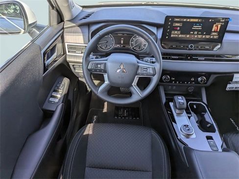 New 2025 Mitsubishi Outlander ES image 16
