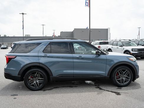 Used 2025 Ford Explorer ST AWD/4WD image 11