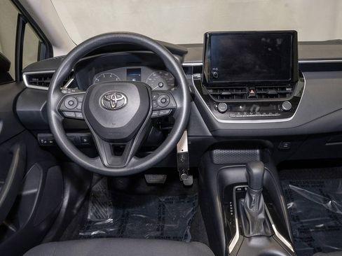 Used 2023 Toyota Corolla LE image 2