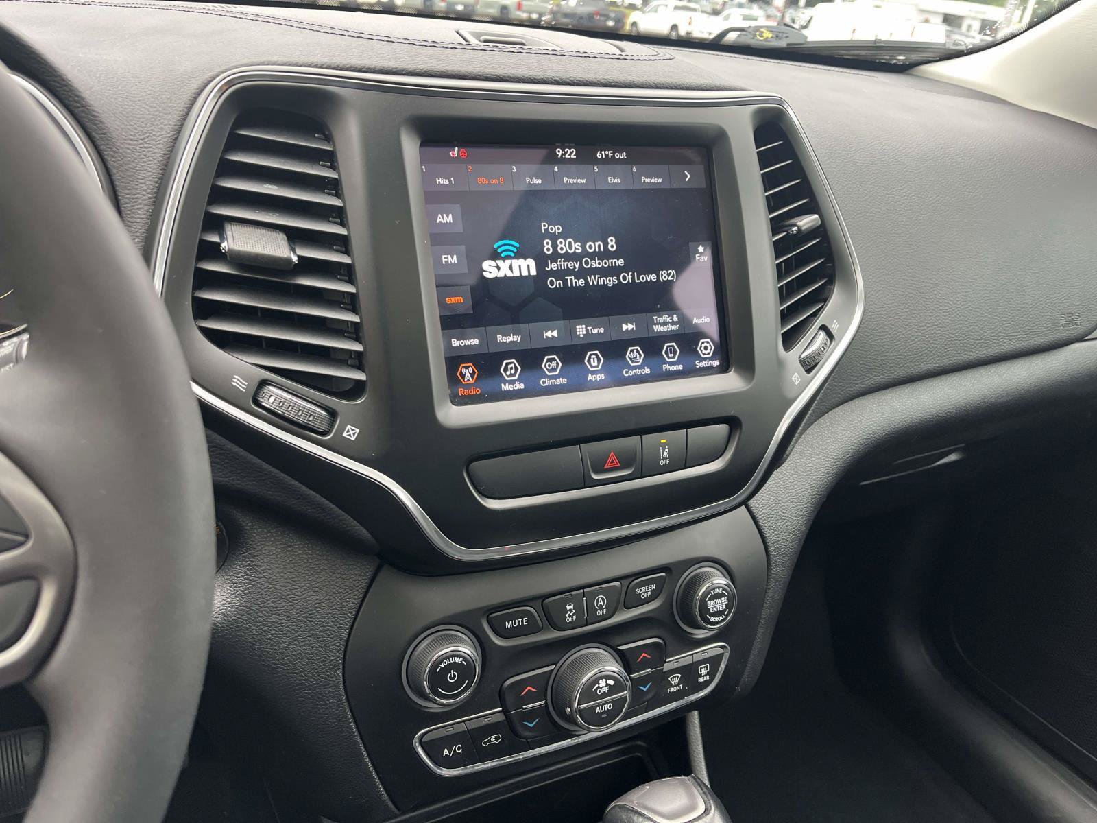 Used 2022 Jeep Cherokee Latitude Lux w/ Sun & Sound Group FWD image 24