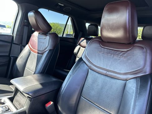 Used 2020 Ford Explorer Platinum w/ Premium Technology Package AWD/4WD image 22