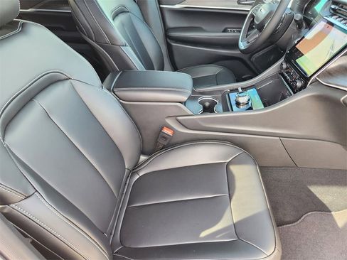 New 2025 Jeep Grand Cherokee Limited image 10