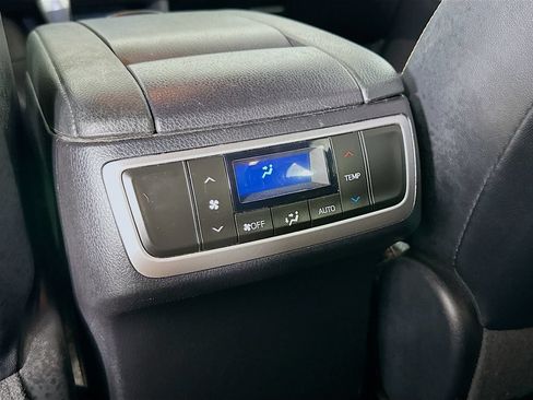 Used 2019 Toyota Highlander Limited AWD/4WD image 33