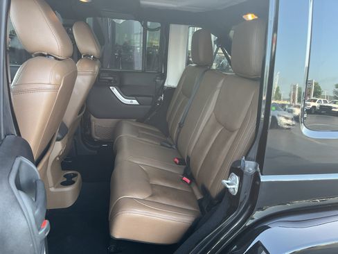 Used 2015 Jeep Wrangler Unlimited Sahara w/ Mopar Chrome Edition Group AWD/4WD image 26