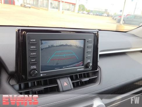 Used 2022 Toyota RAV4 LE w/ Carpet Mat Package (TMS) AWD/4WD image 7