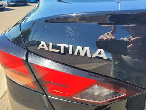 Certified 2025 Nissan Altima 2.5 SV FWD image 10