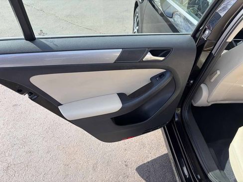 Used 2018 Volkswagen Jetta SE FWD image 16