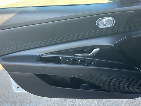 Used 2024 Hyundai Elantra SEL FWD image 19
