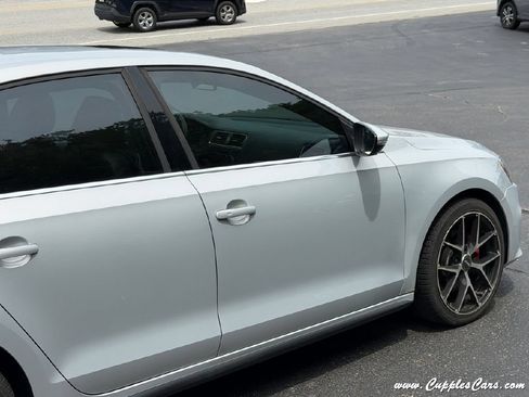 Used 2013 Volkswagen Jetta GLI Autobahn FWD image 40
