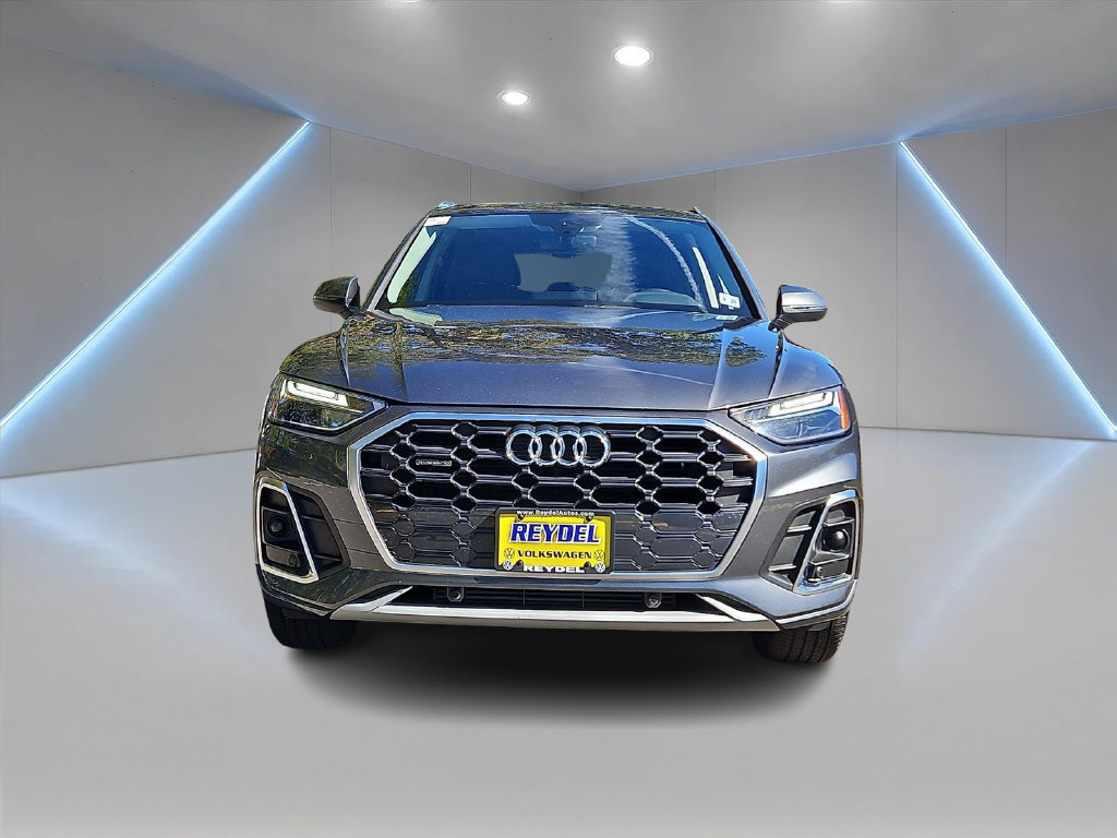 Used 2023 Audi Q5 2.0T Premium w/ Convenience Package AWD/4WD image 2