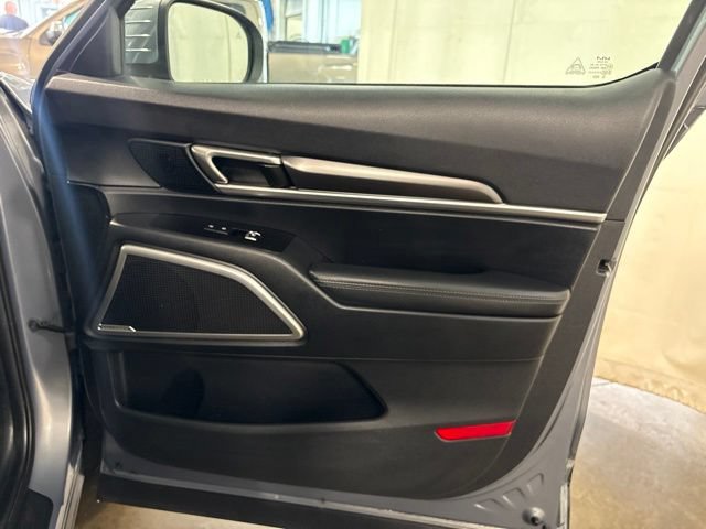 Used 2025 Kia Telluride S AWD/4WD image 37