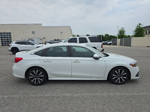 Used 2022 Honda Civic EX image 2