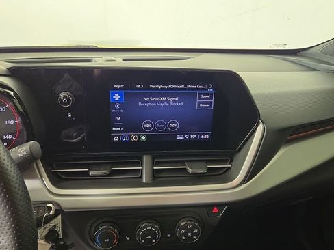 Used 2024 Chevrolet Trax RS FWD image 19