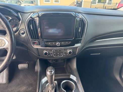 Used 2018 Chevrolet Traverse LT AWD/4WD image 14