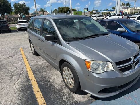 Used 2016 Dodge Grand Caravan American Value Package FWD image 3