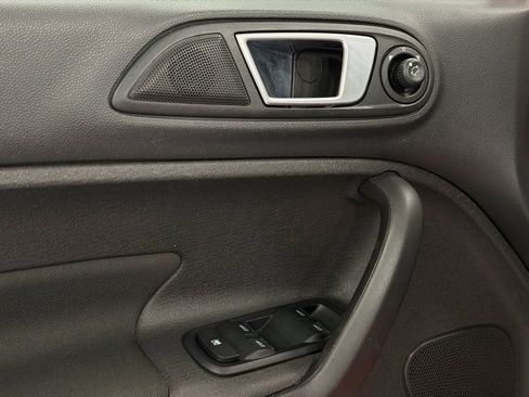 Used 2014 Ford Fiesta SE w/ Equipment Group 201B image 12