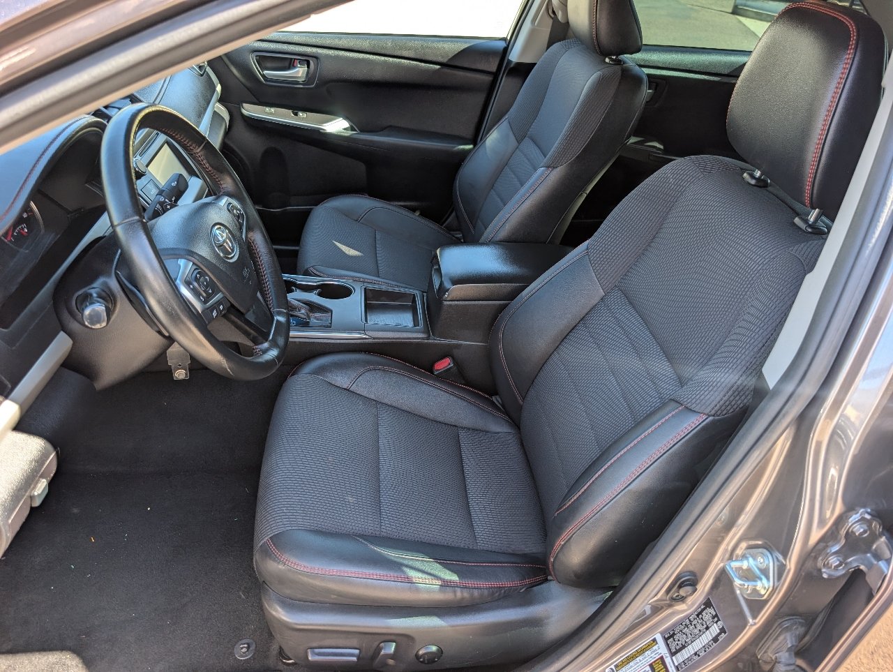 Used 2016 Toyota Camry SE FWD image 2