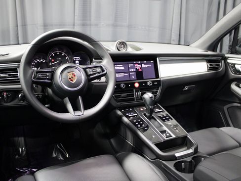 New 2026 Porsche Macan image 4
