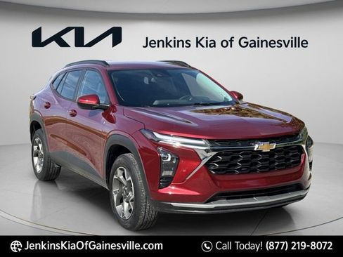 Used 2024 Chevrolet Trax LT w/ Driver Confidence Package FWD image 1