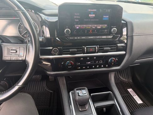 Used 2022 Nissan Pathfinder SV FWD image 19