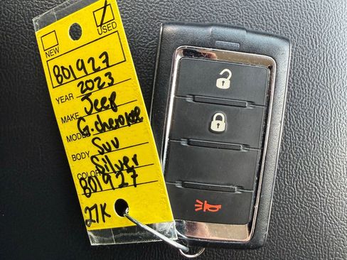 Used 2023 Jeep Grand Cherokee L Laredo RWD image 16