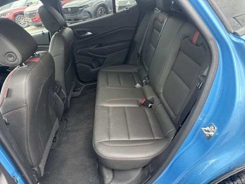 Used 2025 Chevrolet Trax RS w/ Sunroof Package FWD image 13