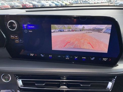 Used 2026 Chevrolet Traverse LT image 18