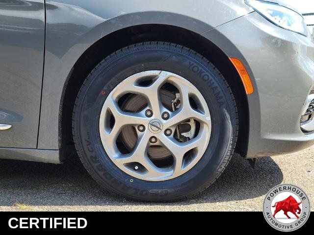 Used 2023 Chrysler Pacifica Limited FWD image 12