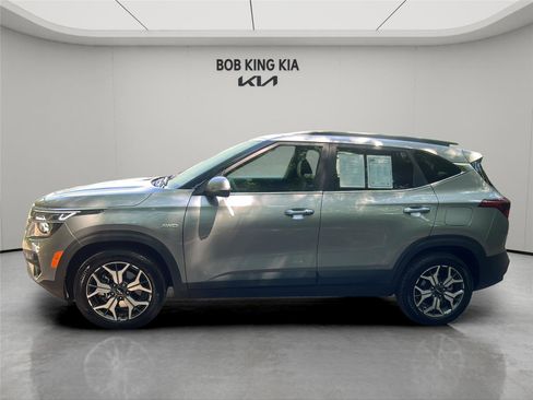 Used 2023 Kia Seltos EX AWD/4WD image 2