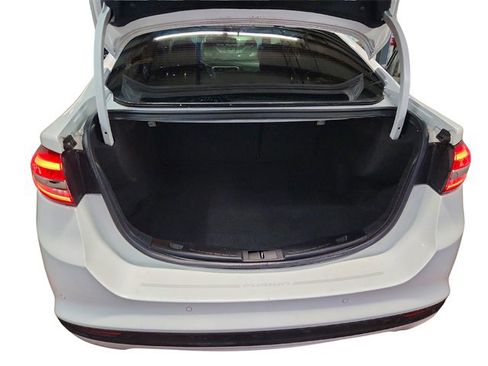 Used 2018 Ford Fusion SE w/ Fusion SE Technology Package image 44