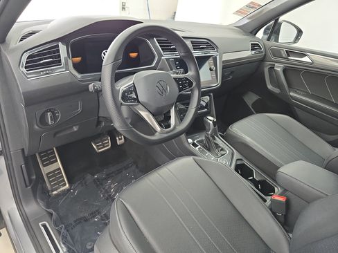 Certified 2023 Volkswagen Tiguan SE R-Line image 15