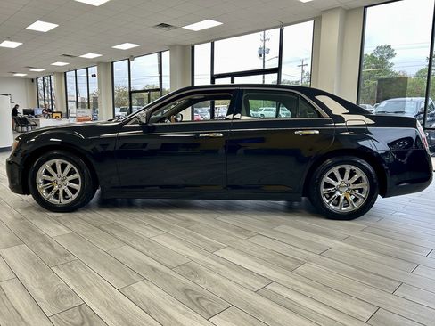 Used 2014 Chrysler 300 C image 4