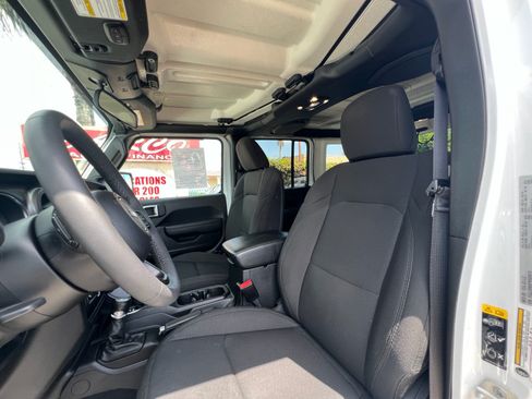 Used 2023 Jeep Wrangler Unlimited w/ Convenience Group AWD/4WD image 10