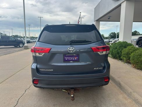 Used 2019 Toyota Highlander XLE AWD/4WD image 9