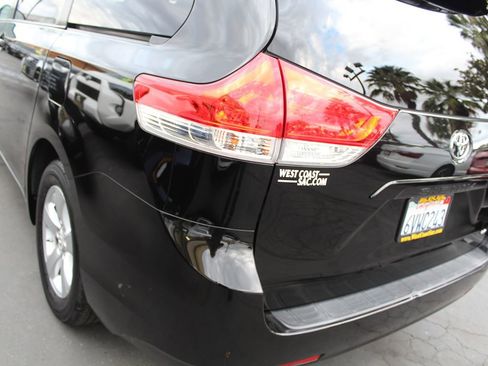 Used 2012 Toyota Sienna LE image 15