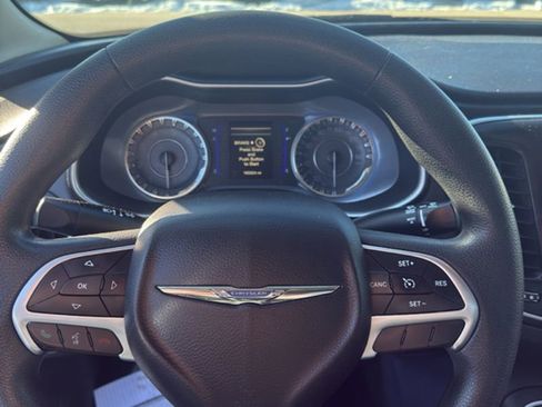 Used 2016 Chrysler 200 Limited image 8